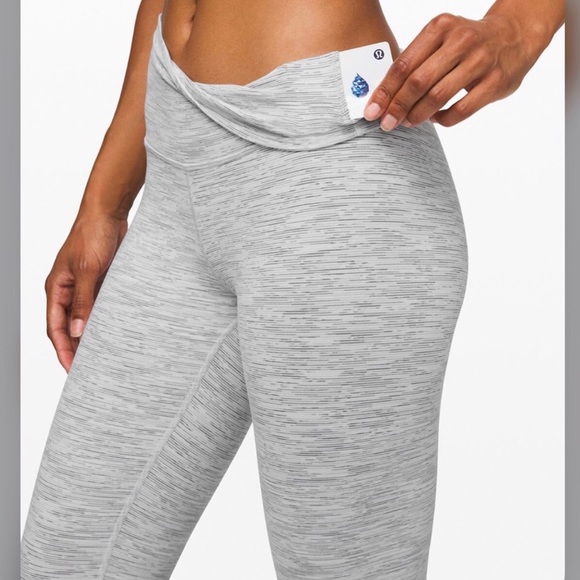 **SOLD** Lululemon Wunder Under (TAILORED) - Picture 3 of 6